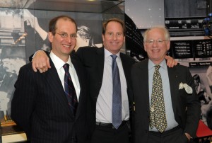 Kent M. Swig with Kerk and Bryce MacDonald at Museum of American Finance Dinner ©Elsa Ruiz Kent M. Swig with Kerk and Bryce MacDonald at Museum of American Finance Dinner ©Elsa Ruiz